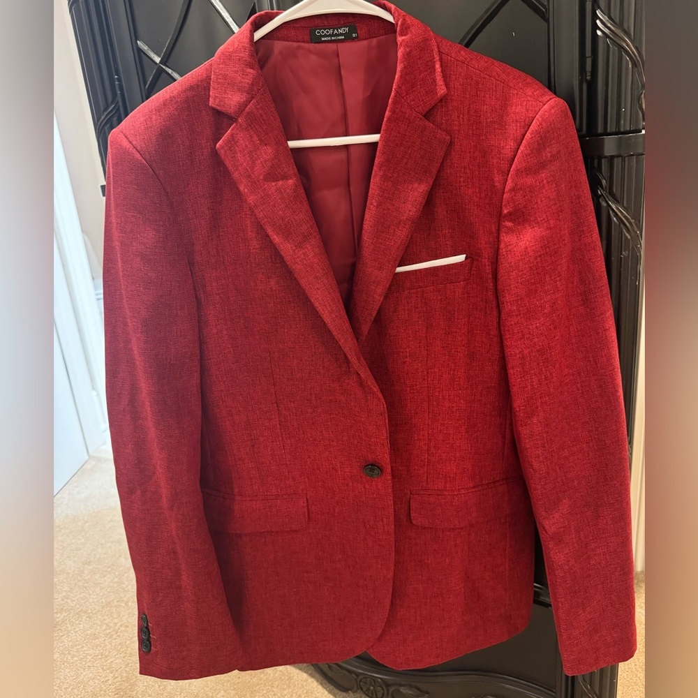 Men’s maroon/red blazer